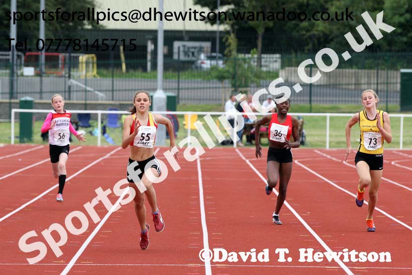 Girls under-13s 200 metres, Northern Under-13s, U-15s and 17s Championships. Photo: David T. Hewitson/Sports for All Pics